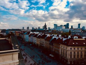 Alt trifft neu: Das "neue" Warschau über den Dächern des "alten" Warschaus. © Emilia Butynski